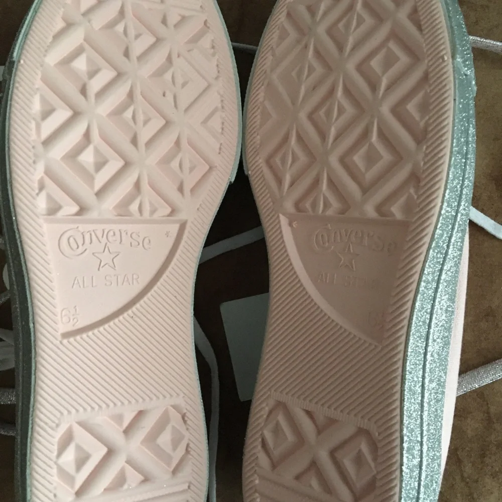 CONVERSE X MILEY CYRUS NIB AUTHENTIC CANVAS STYLE SNEAKERS